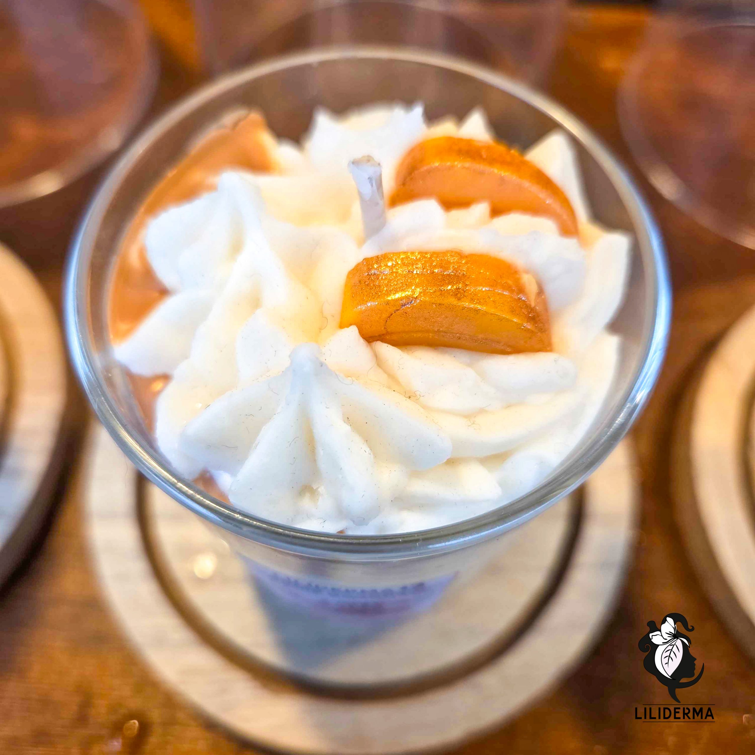 Bougie gourmande Tarte tatin - parfums créations sans CMR - LILIDERMA Cosmétiques et bien-être naturels sans perturbateurs endocriniens fabriqués en France